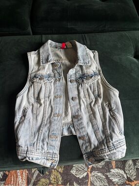 Divided Light Wash Cropped Denim Vest Jacket